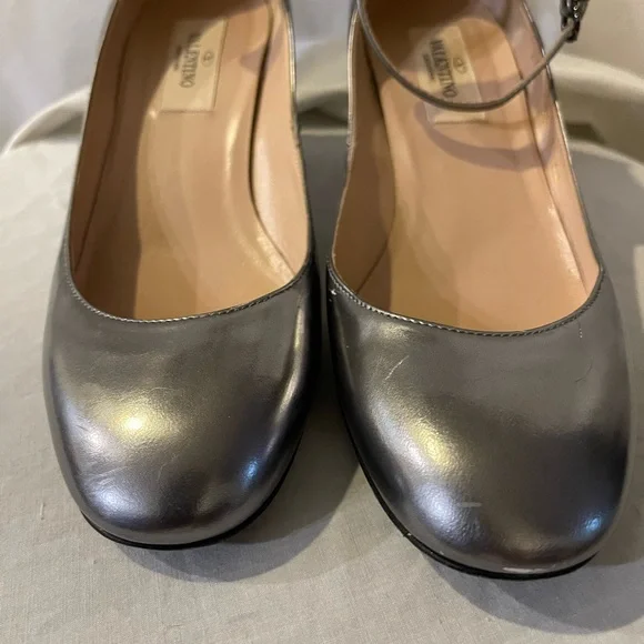 Valentino Garavani Silver Heels - Picture 5 of 9